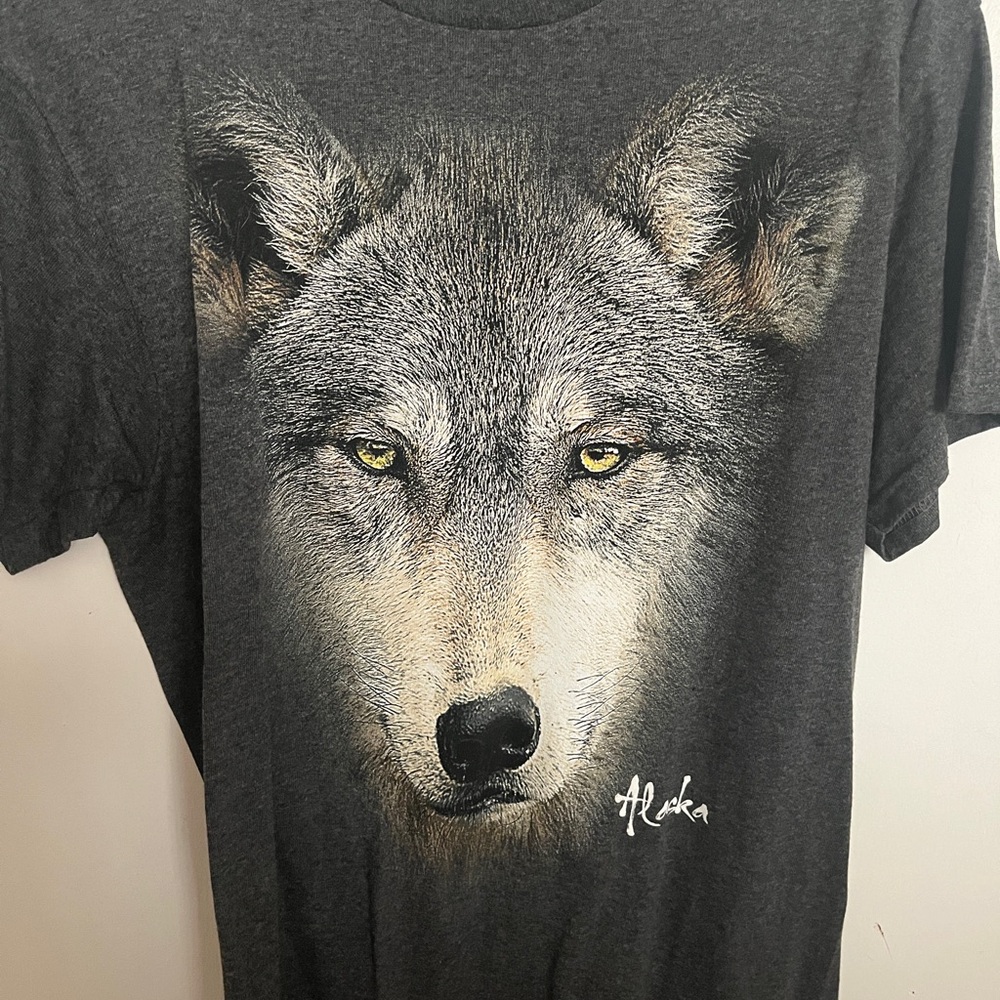 Alaska Wolf! T-shirt! Size small